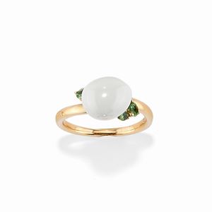 A 18k yellow gold, ceramic and tsavorite ring, Pomellato
