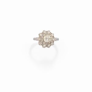  - Anello con diamanti
