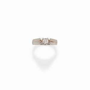  - Anello con diamante