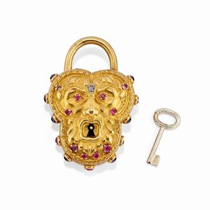 Pendente in oro giallo 18k, rubini, zaffiri, diamante e smeraldo