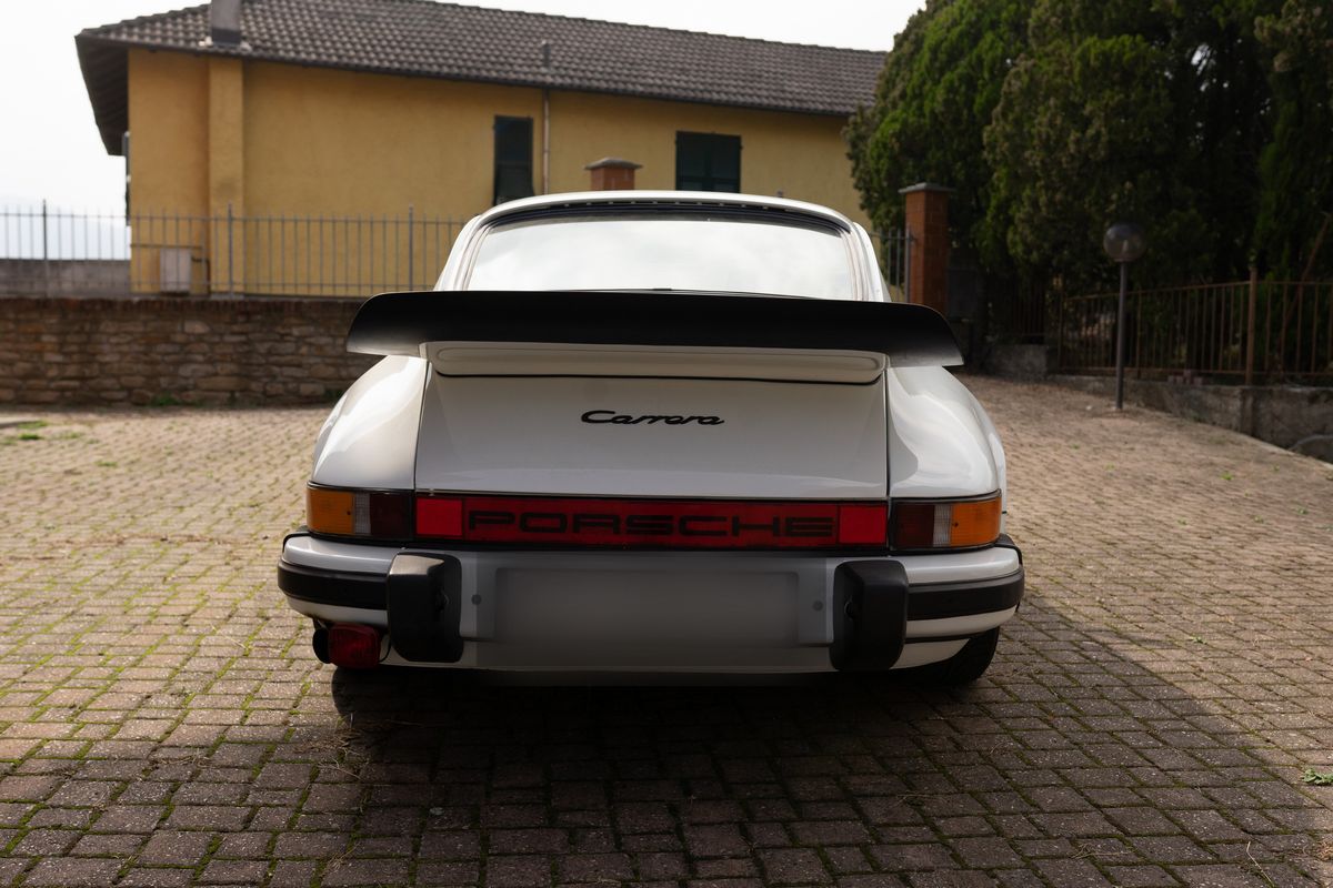 Porsche - 911 Carrera 3.2