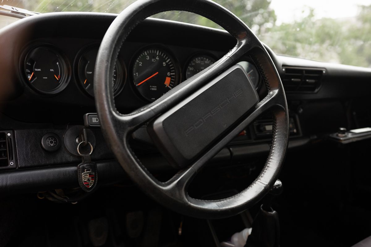 Porsche - 911 Carrera 3.2