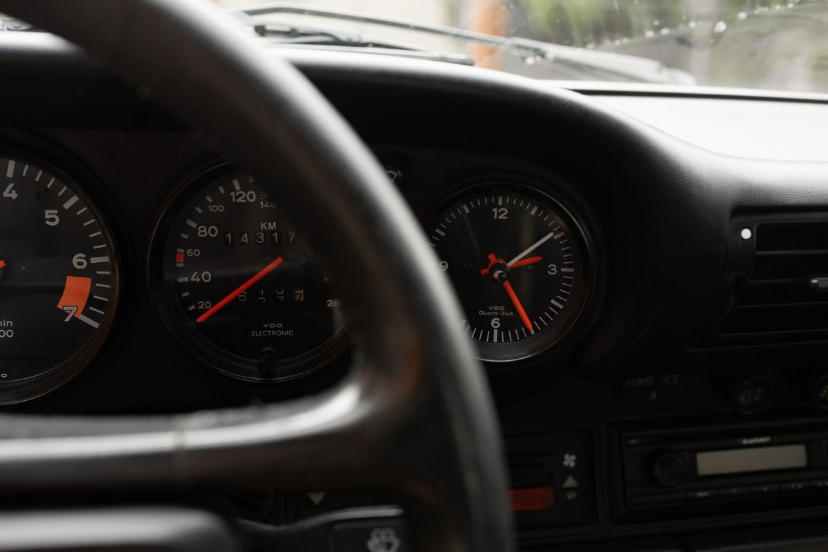 Porsche - 911 Carrera 3.2