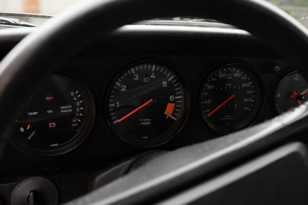 Porsche - 911 Carrera 3.2