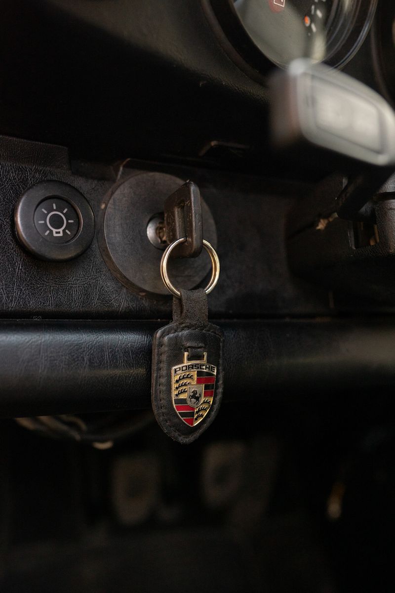 Porsche - 911 Carrera 3.2