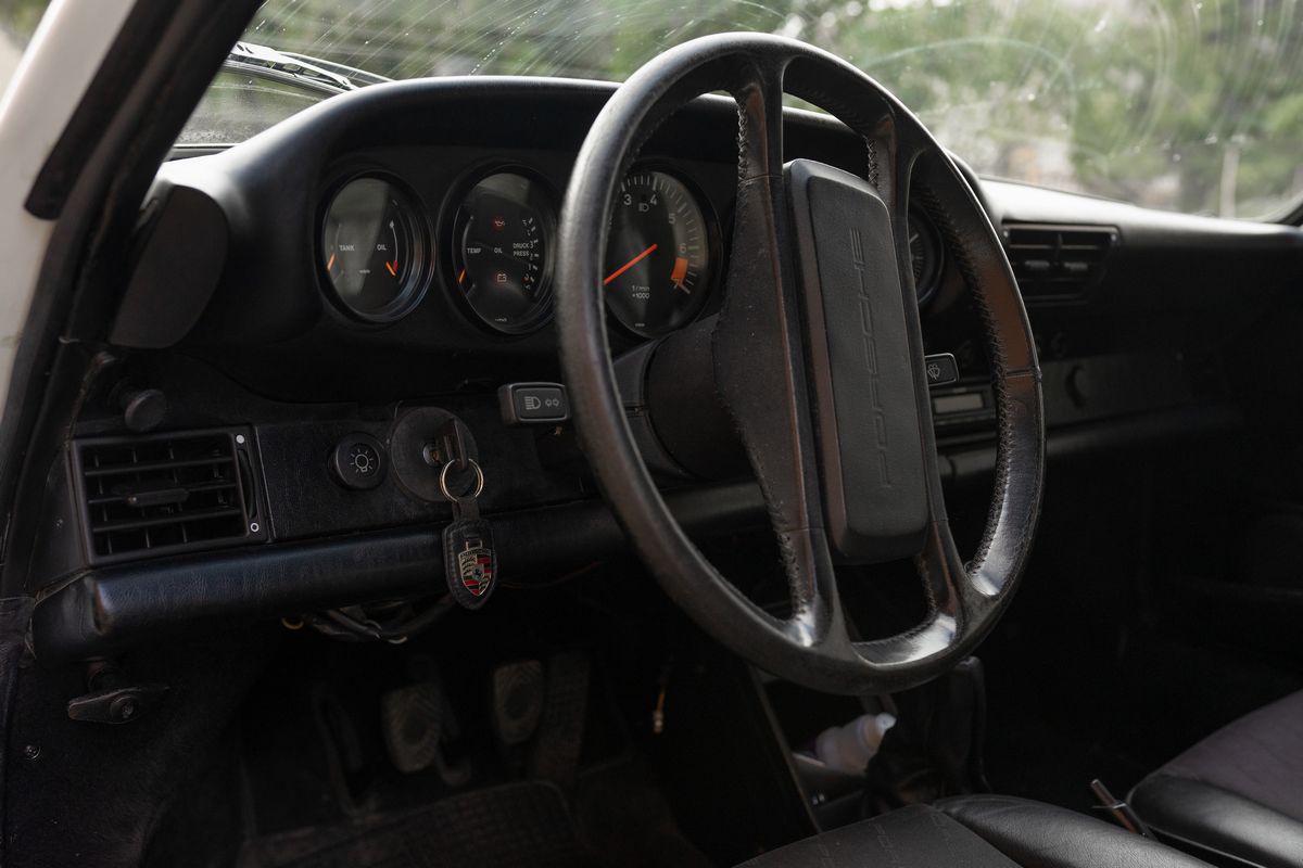Porsche - 911 Carrera 3.2