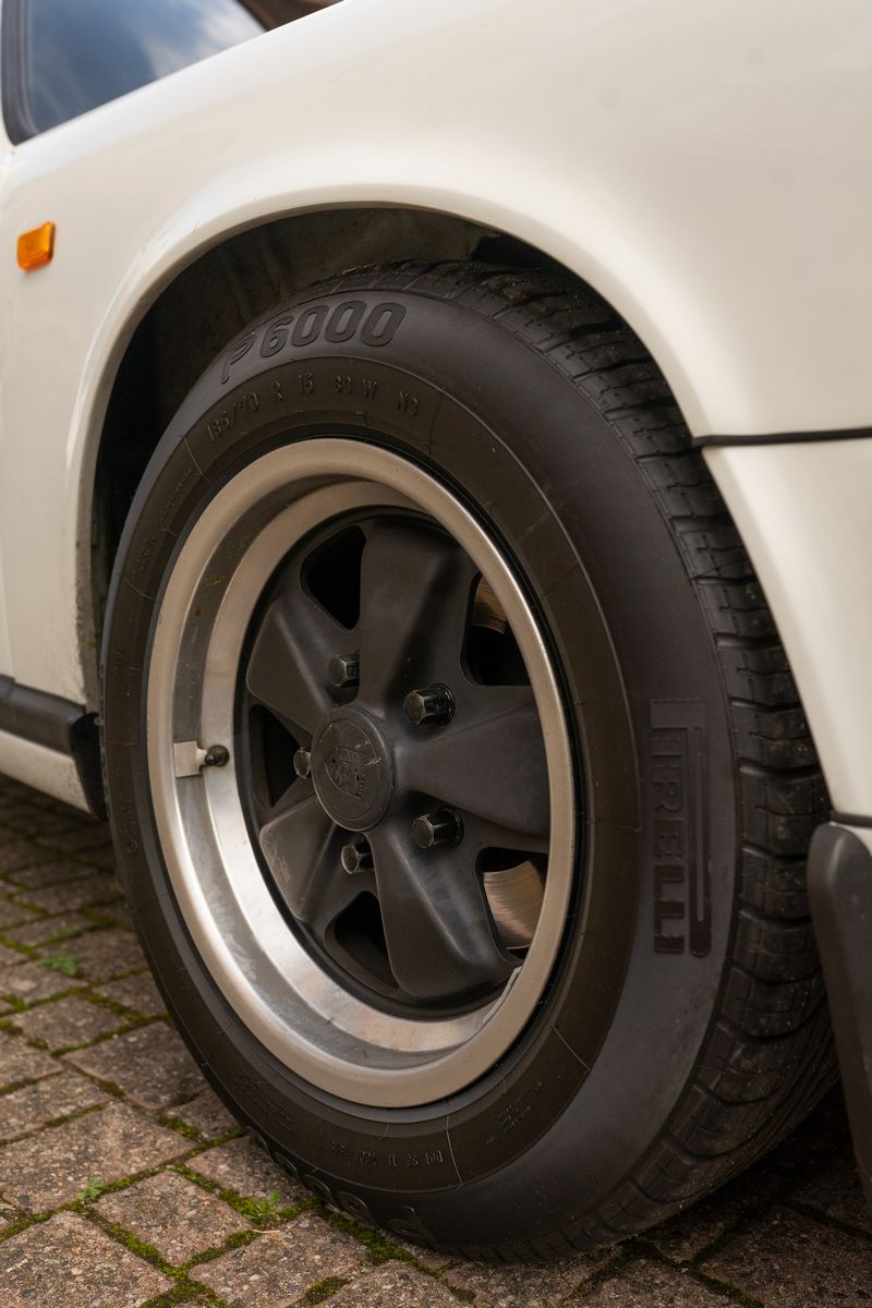 Porsche - 911 Carrera 3.2