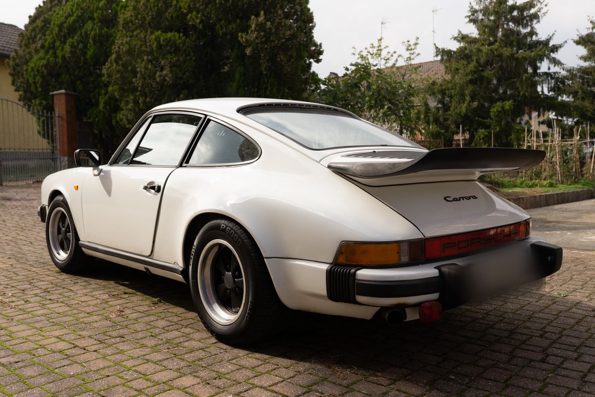 Porsche - 911 Carrera 3.2
