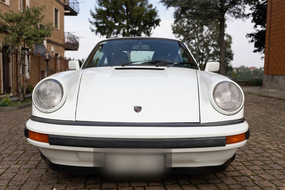 Porsche - 911 Carrera 3.2