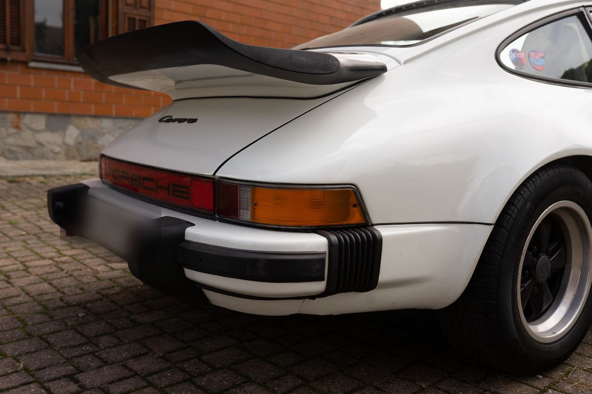 Porsche - 911 Carrera 3.2