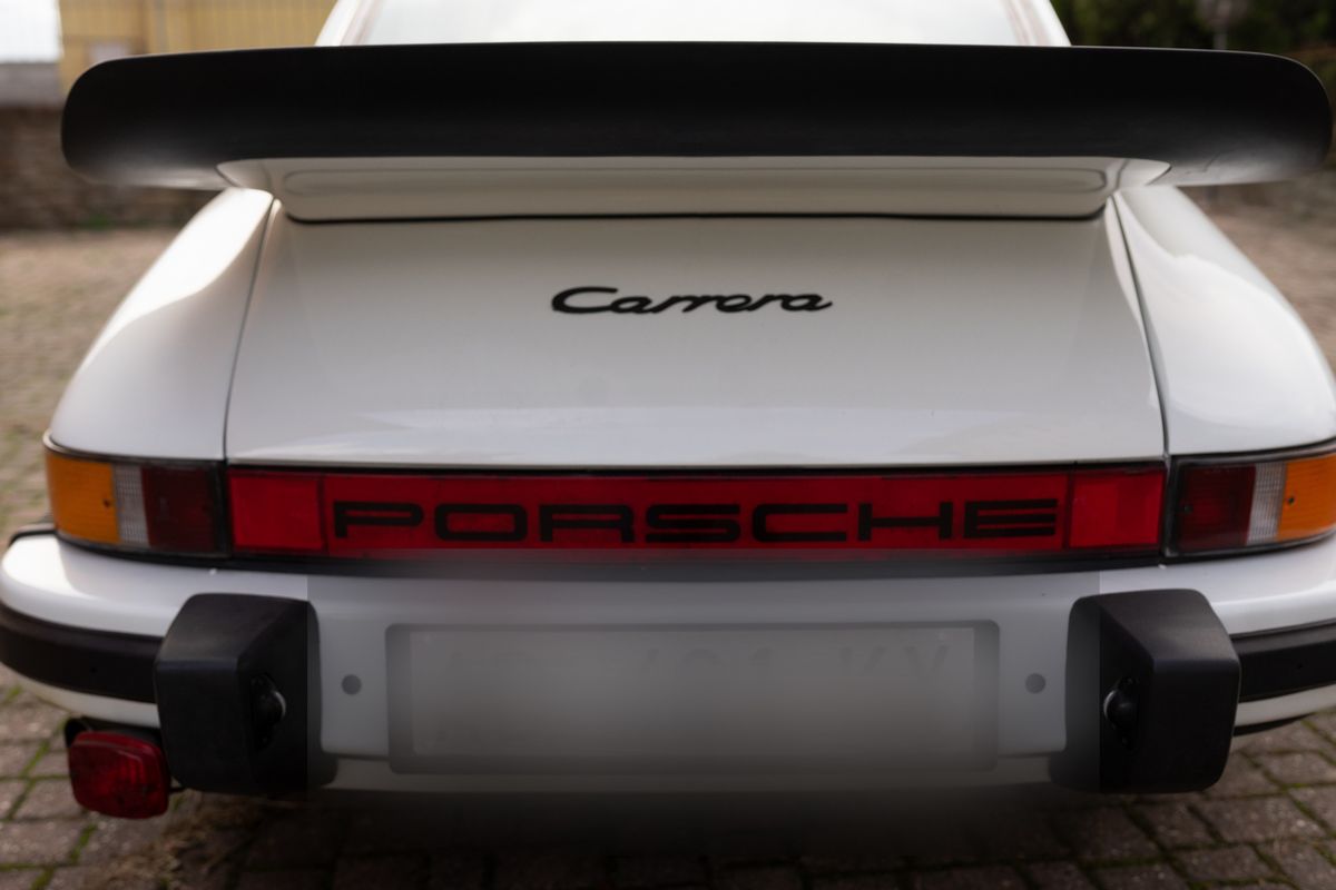 Porsche - 911 Carrera 3.2