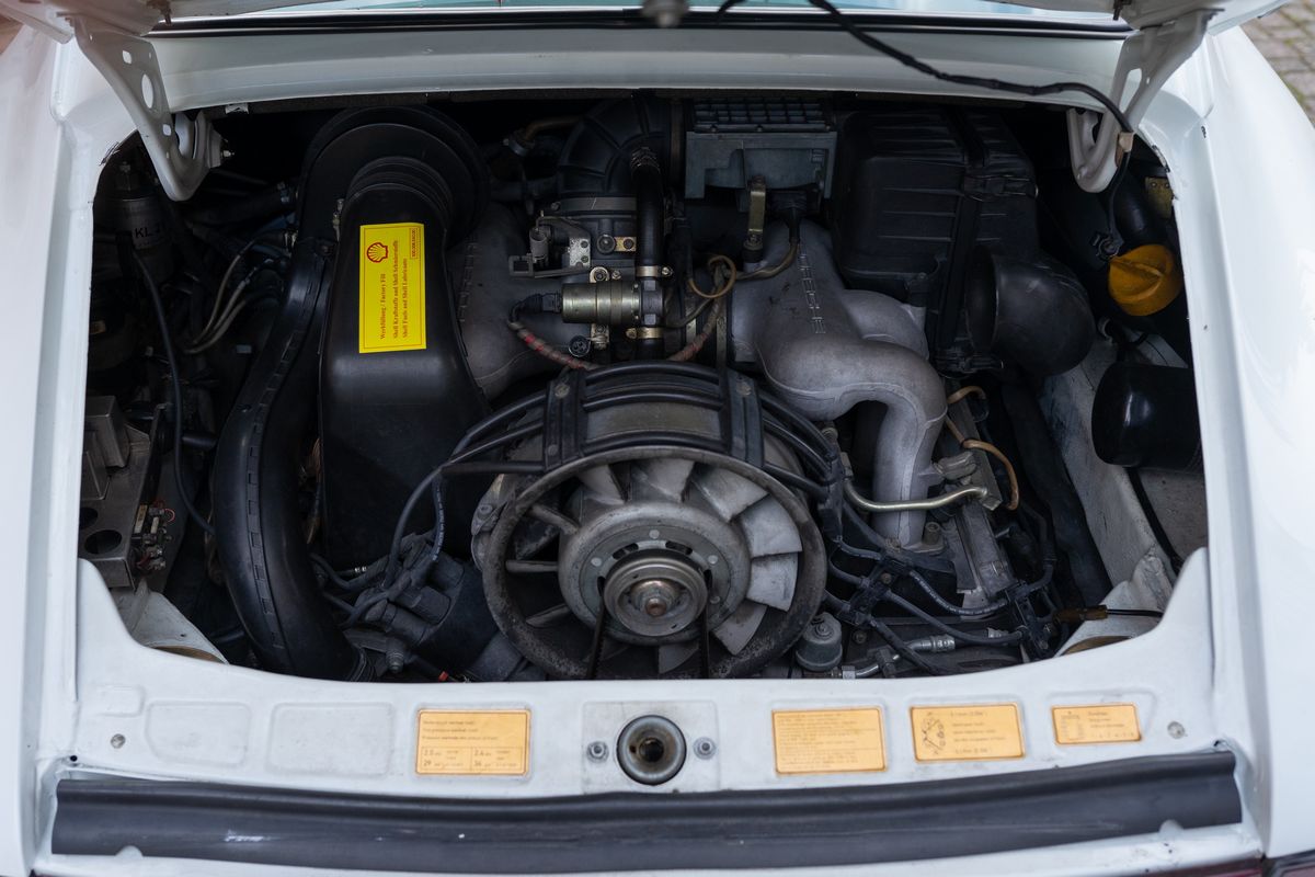 Porsche - 911 Carrera 3.2