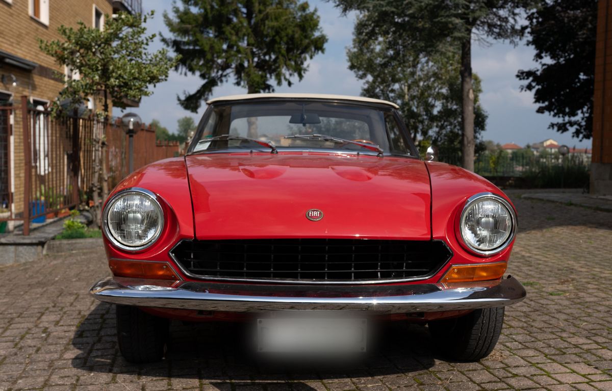 Fiat - 124 Sport Spider (pininfarina)
