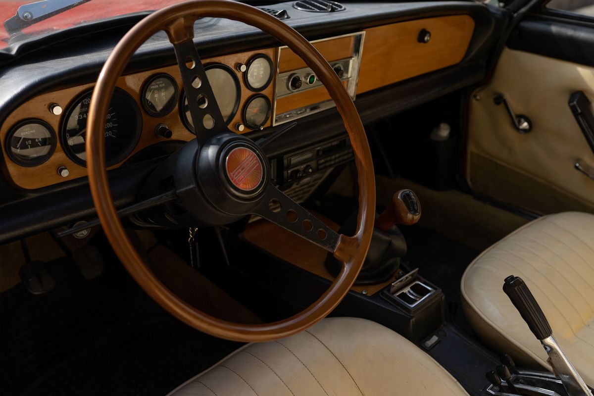 Fiat - 124 Sport Spider (pininfarina)