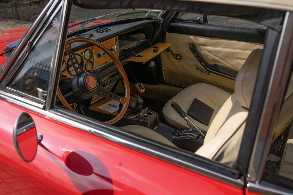 Fiat - 124 Sport Spider (pininfarina)