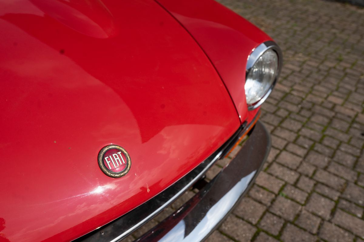 Fiat - 124 Sport Spider (pininfarina)