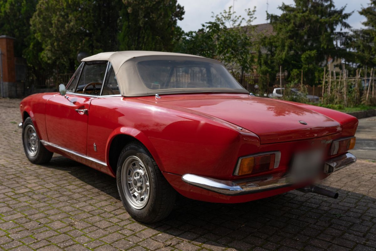 Fiat - 124 Sport Spider (pininfarina)