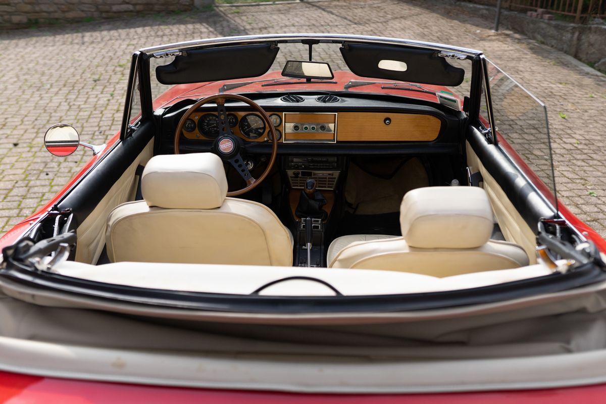 Fiat - 124 Sport Spider (pininfarina)