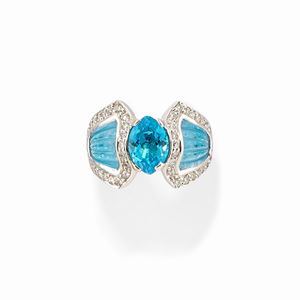  - Anello in oro bianco 18k, topazi e diamanti
