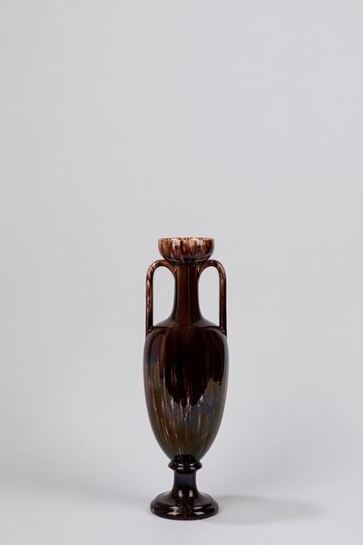 Vaso in ceramica smaltata con anse