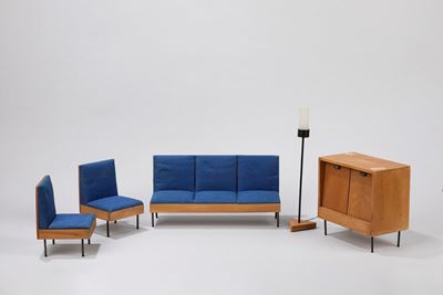 Maquette, divano a tre posti con poltrone, lampada da terra e credenza, legno, stoffa e metallo, ...