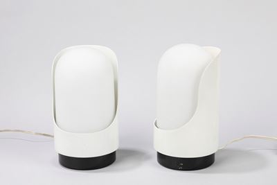 Coppia di abat-jour, acciaio e vetro lattimo, 1970