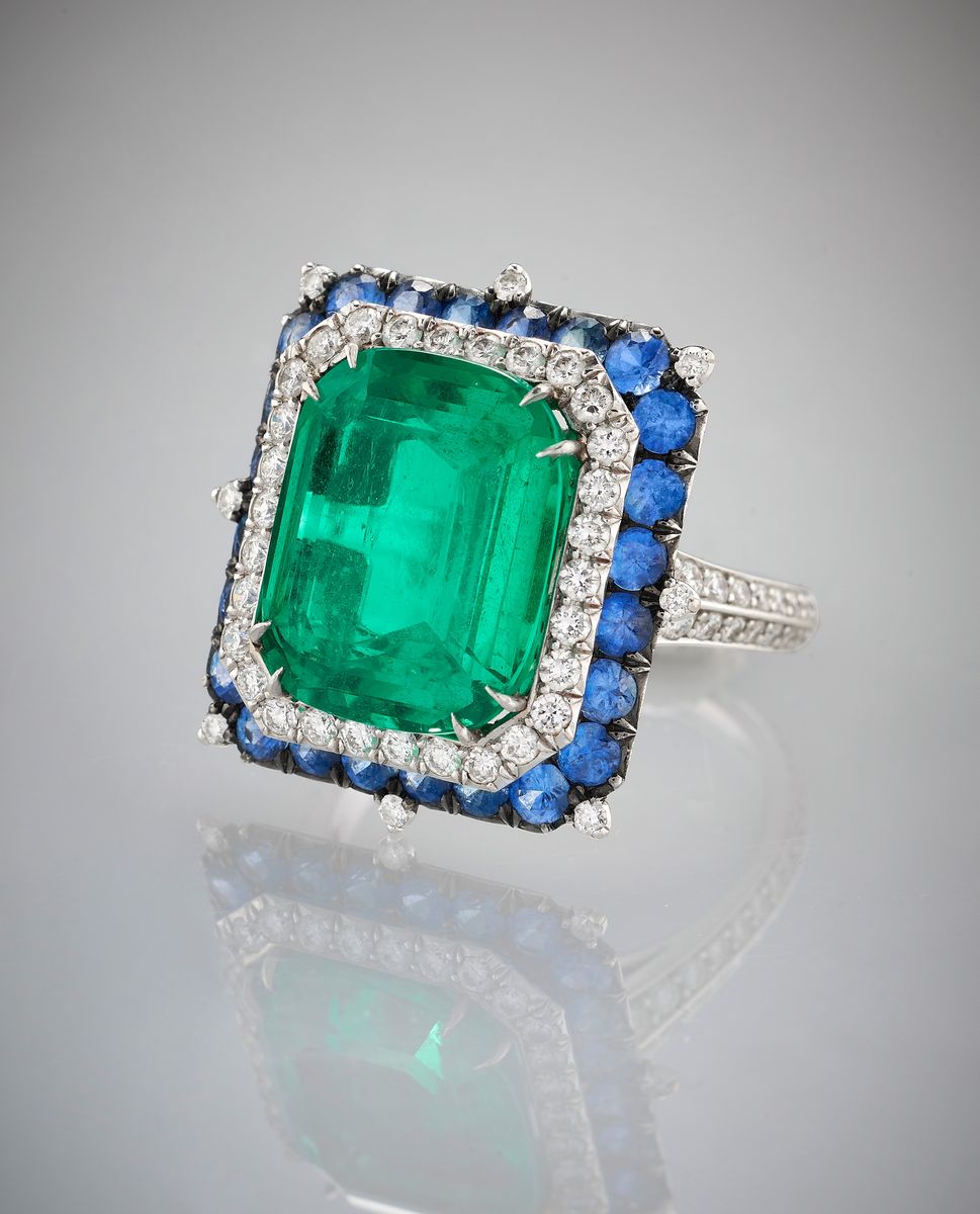 Anello in Oro Bianco 18k, Smeraldo, Diamanti e Zaffiri