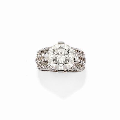 Importante Anello in Oro Bianco 18k e Diamanti