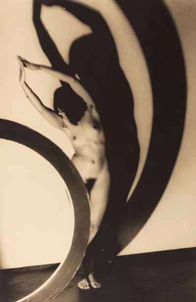 Akt IX, stampa moderna alla gelatina ai sali d'argento, 1930