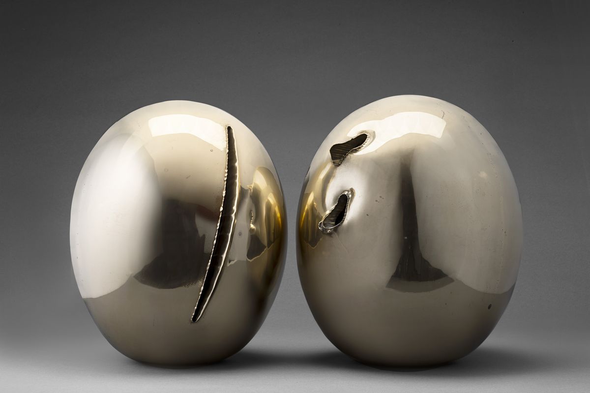 Lucio Fontana - Concetto Spaziale, Natura - coppia di sculture in bronzo lucidato
