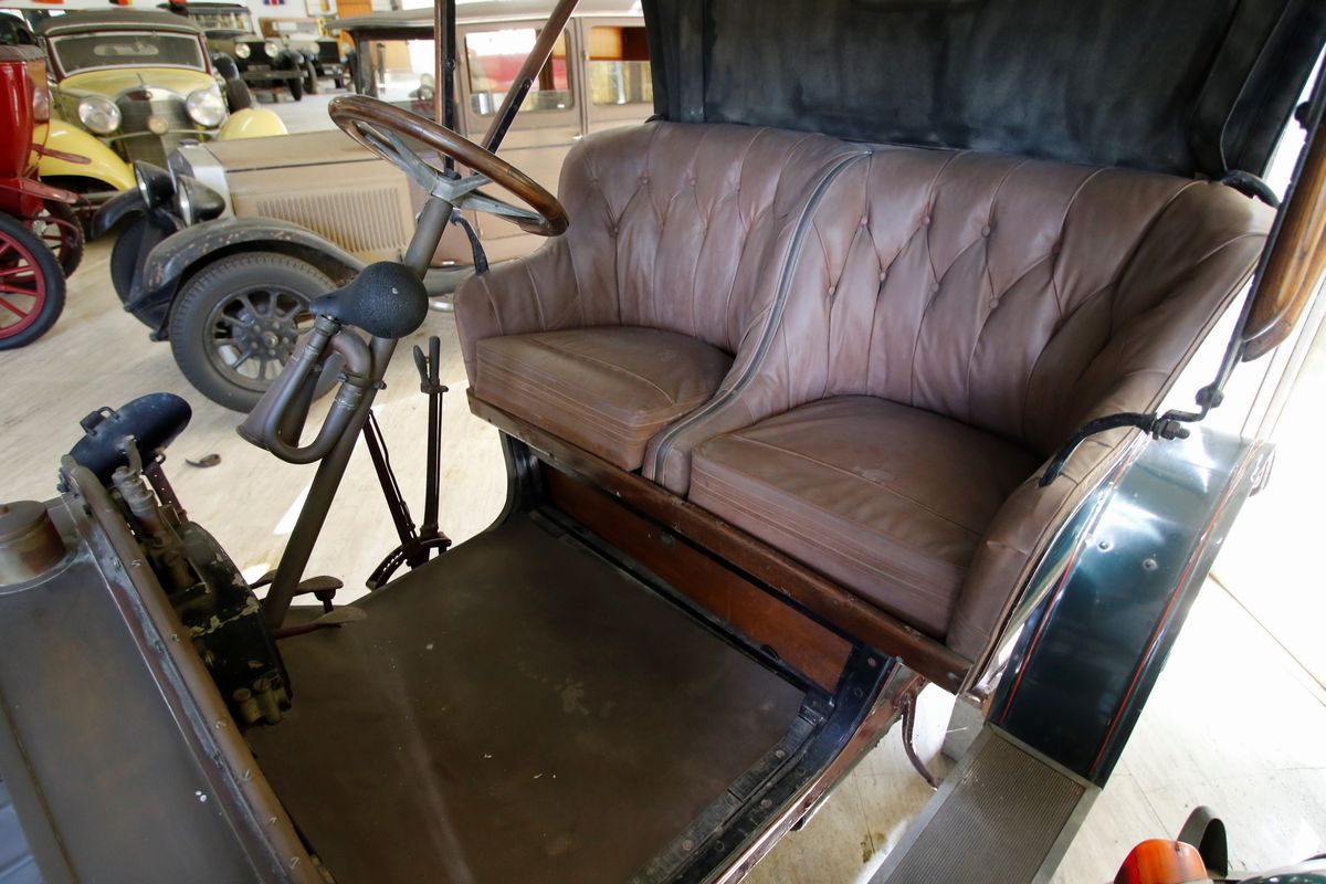Renault - Type Ax 8 CV Two-seater