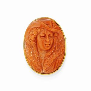  - A 18k yellow gold and coral brooch-pendant