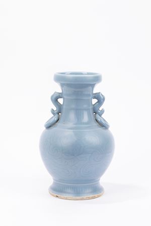Vaso in porcellana Clair de Lune. Cina, secolo XIX