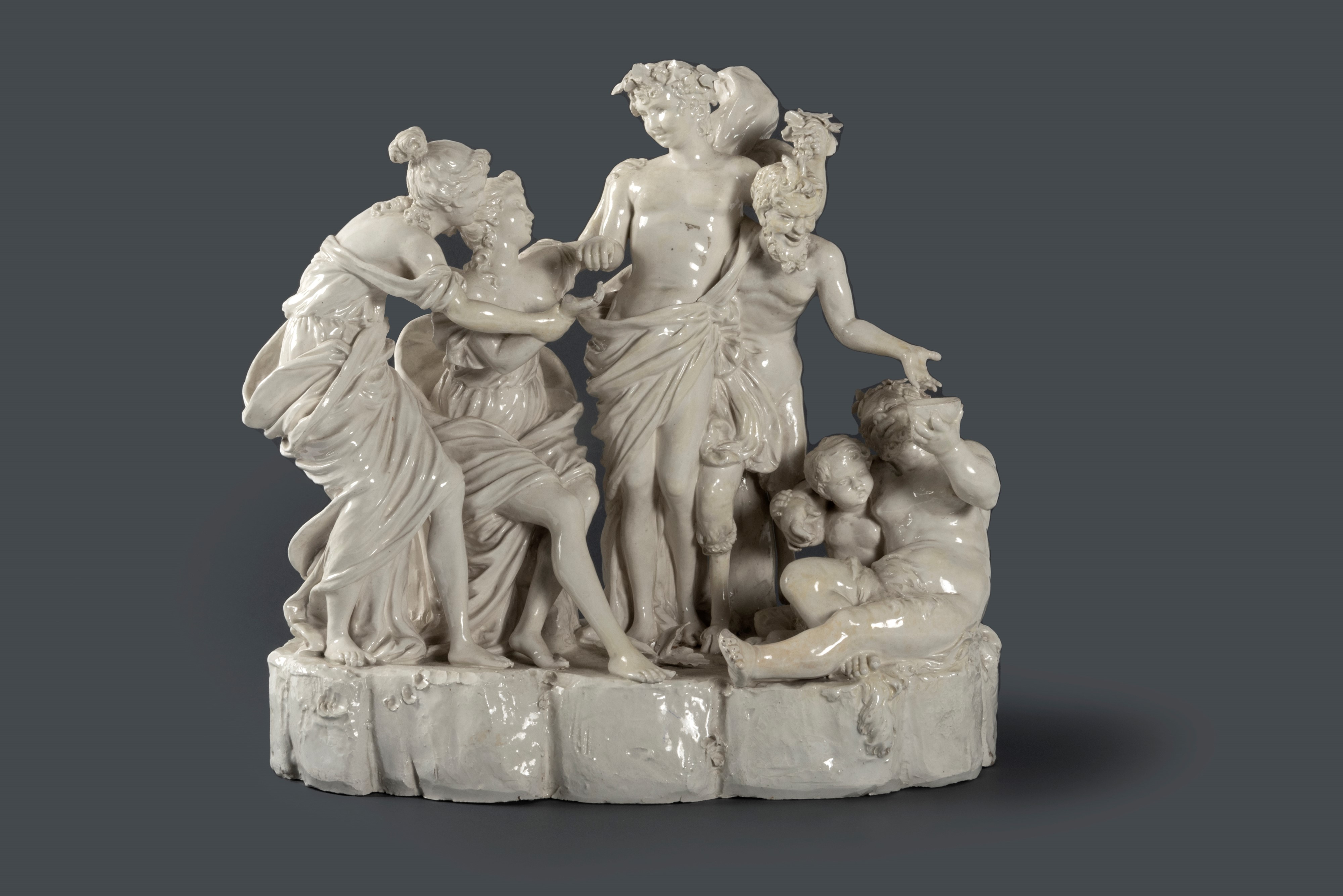 Importante Gruppo Scultoreo In Maiolica Bianca Manifattura Di Capodimonte Raffigurante