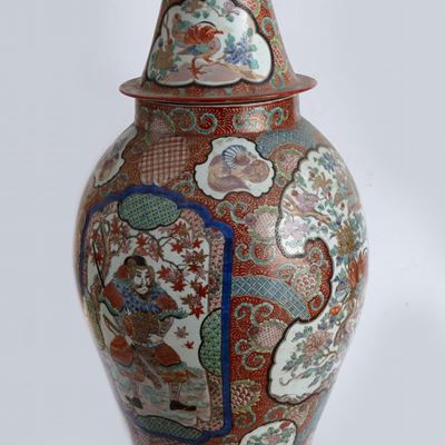 Grande Vaso con Coperchio in Porcellana Policroma, Giappone, Secolo XIX