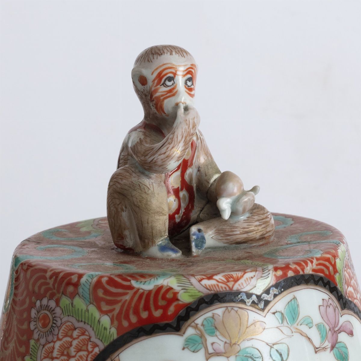 Grande Vaso con Coperchio in Porcellana Policroma, Giappone, Secolo XIX