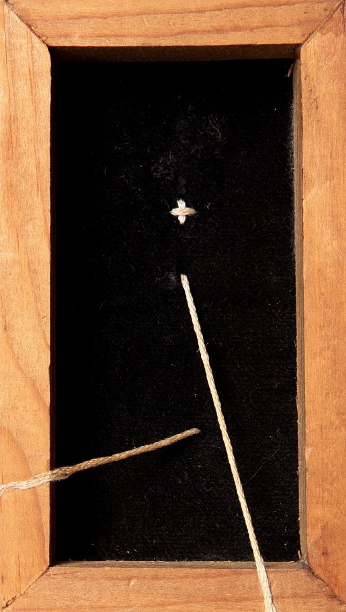 Maria Lai - Senza titolo (Un desiderio), tecnica mista su legno con filo di cotone e velluto