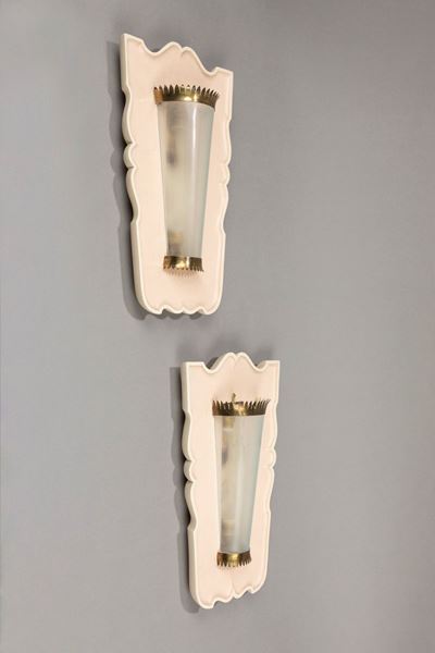 Coppia di Appliques in legno laccato e vetro