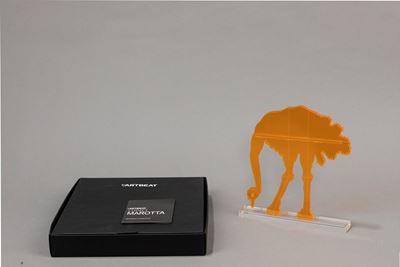 Struzzo artificiale, metacrilato giallo