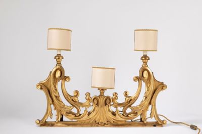 Fregio in Legno Dorato Montato a Lampada, a Tre Luci
