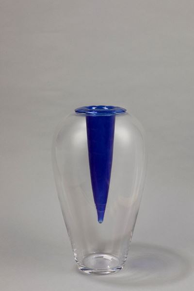 Vaso in vetro blu e trasparente