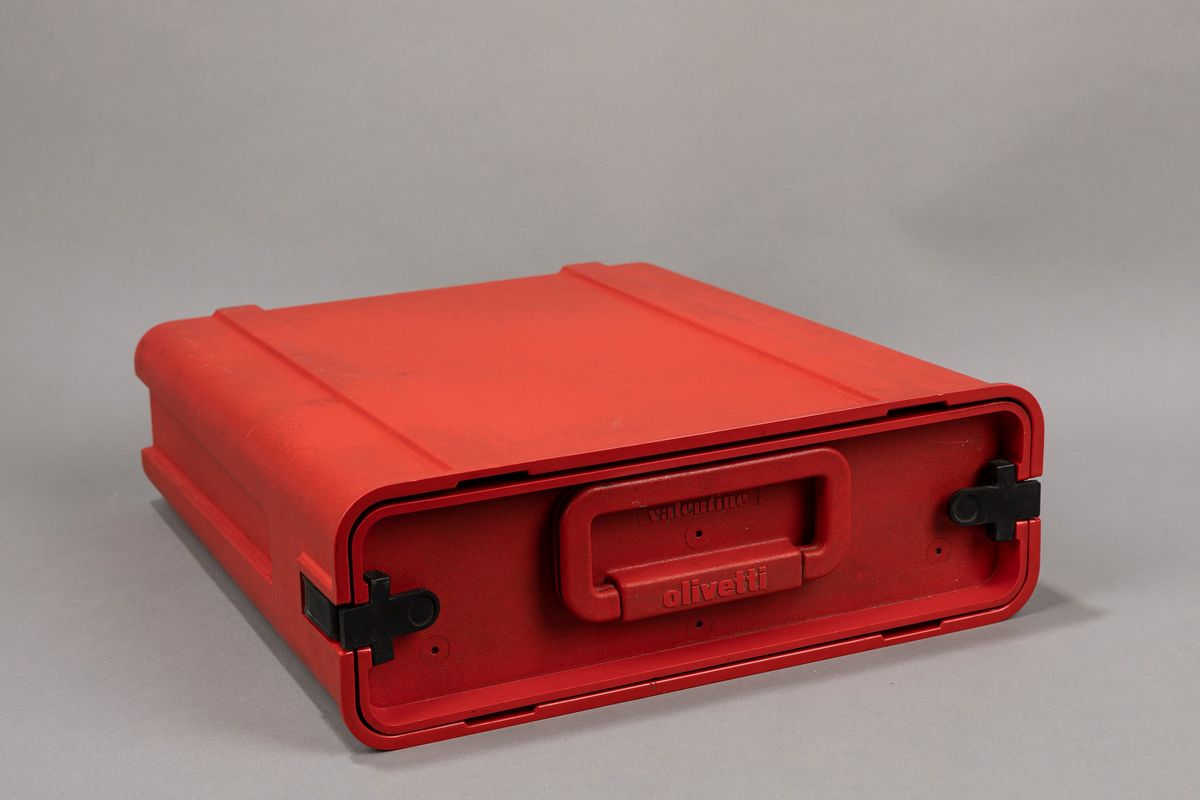 Ettore Sottsass Jr - Valentine, macchina da scrivere con custodia in plastica, 1969