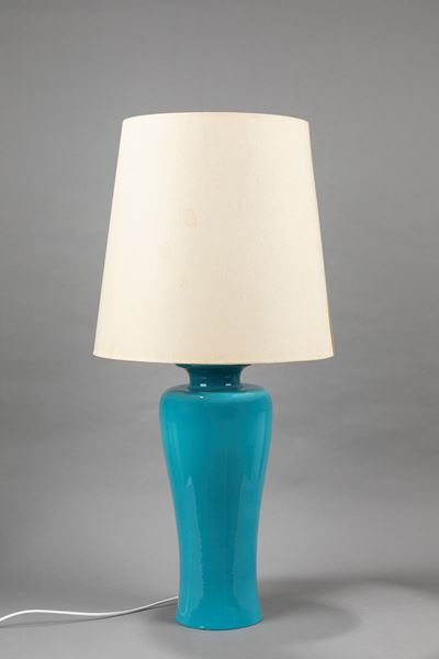 Lampada da tavolo in ceramica smaltata e diffusore in tessuto