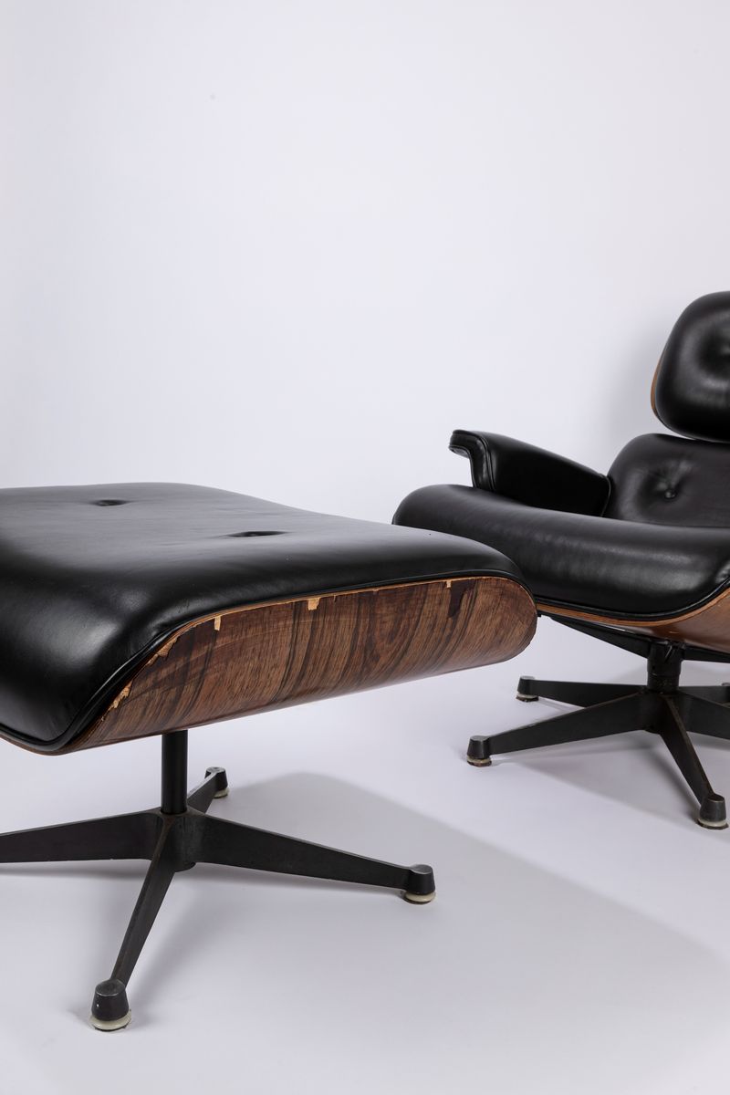 Charles & Ray Eames - Poltrona e poggiapiedi, legno, pelle e metallo, ICF Padova, circa 1970