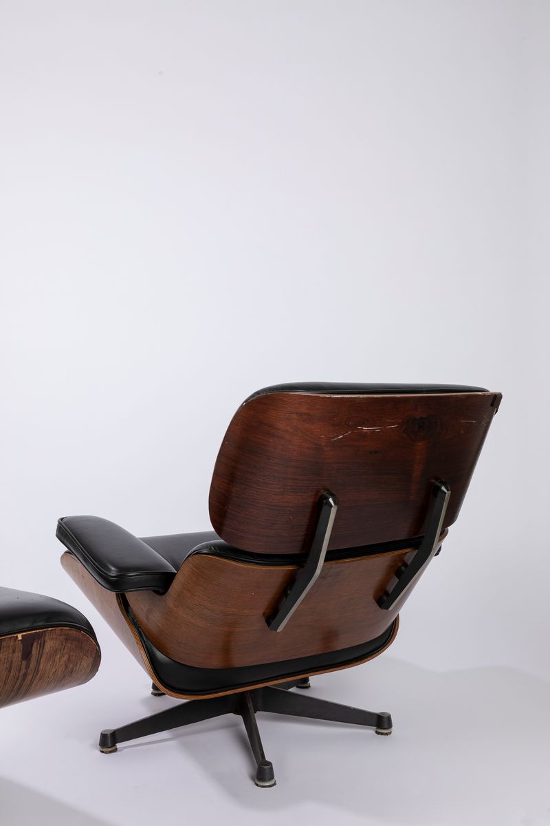 Charles & Ray Eames - Poltrona e poggiapiedi, legno, pelle e metallo, ICF Padova, circa 1970