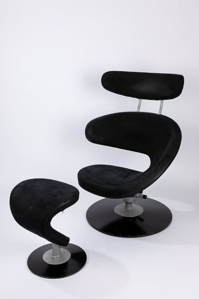 Poltrona ergonomica e poggiapiedi in alcantara