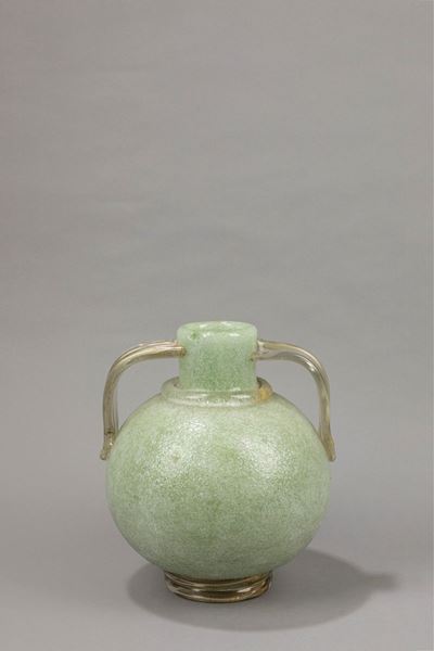 Vaso in vetro pulegoso con anse costolate