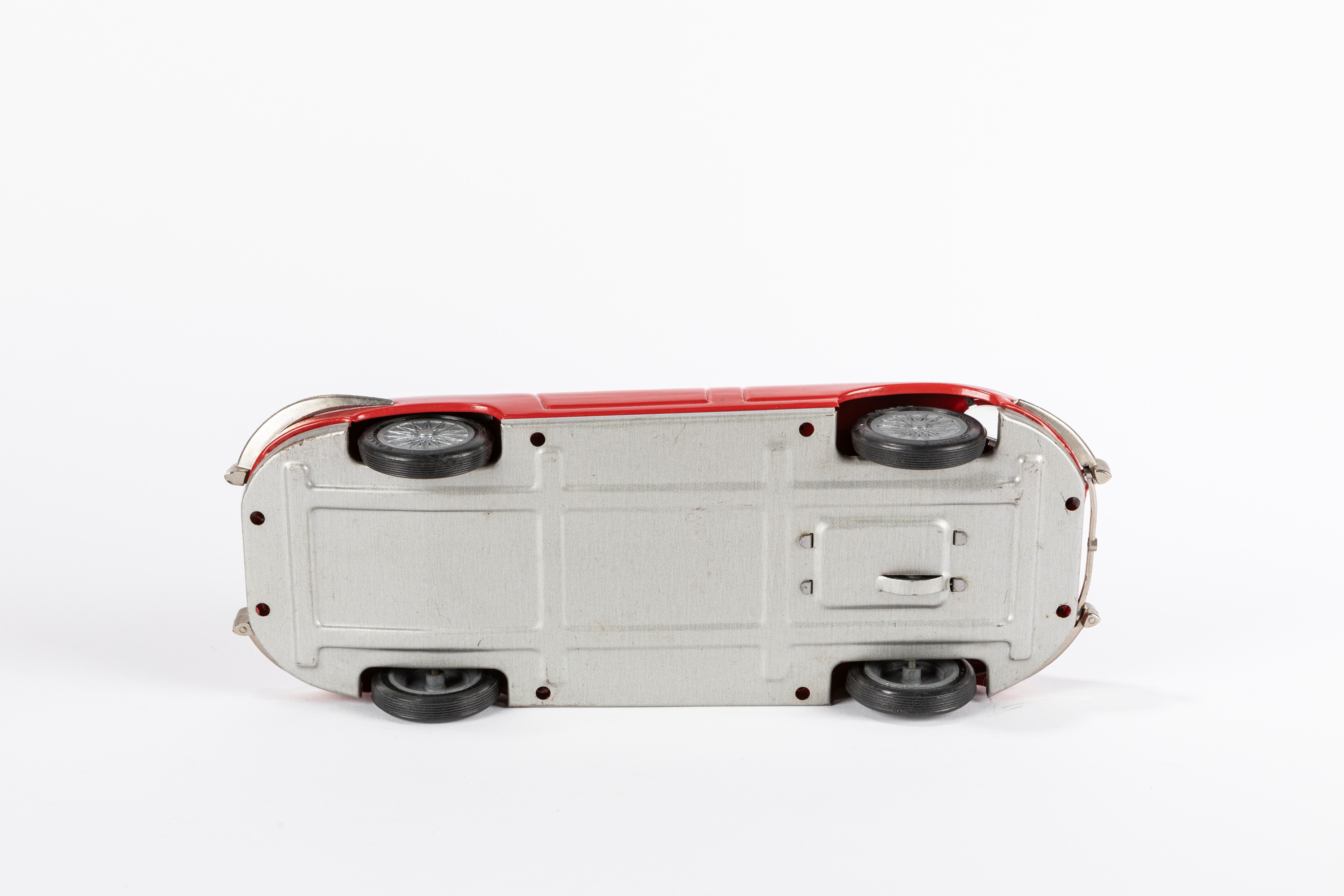 Auto modello Jaguar E scoperta