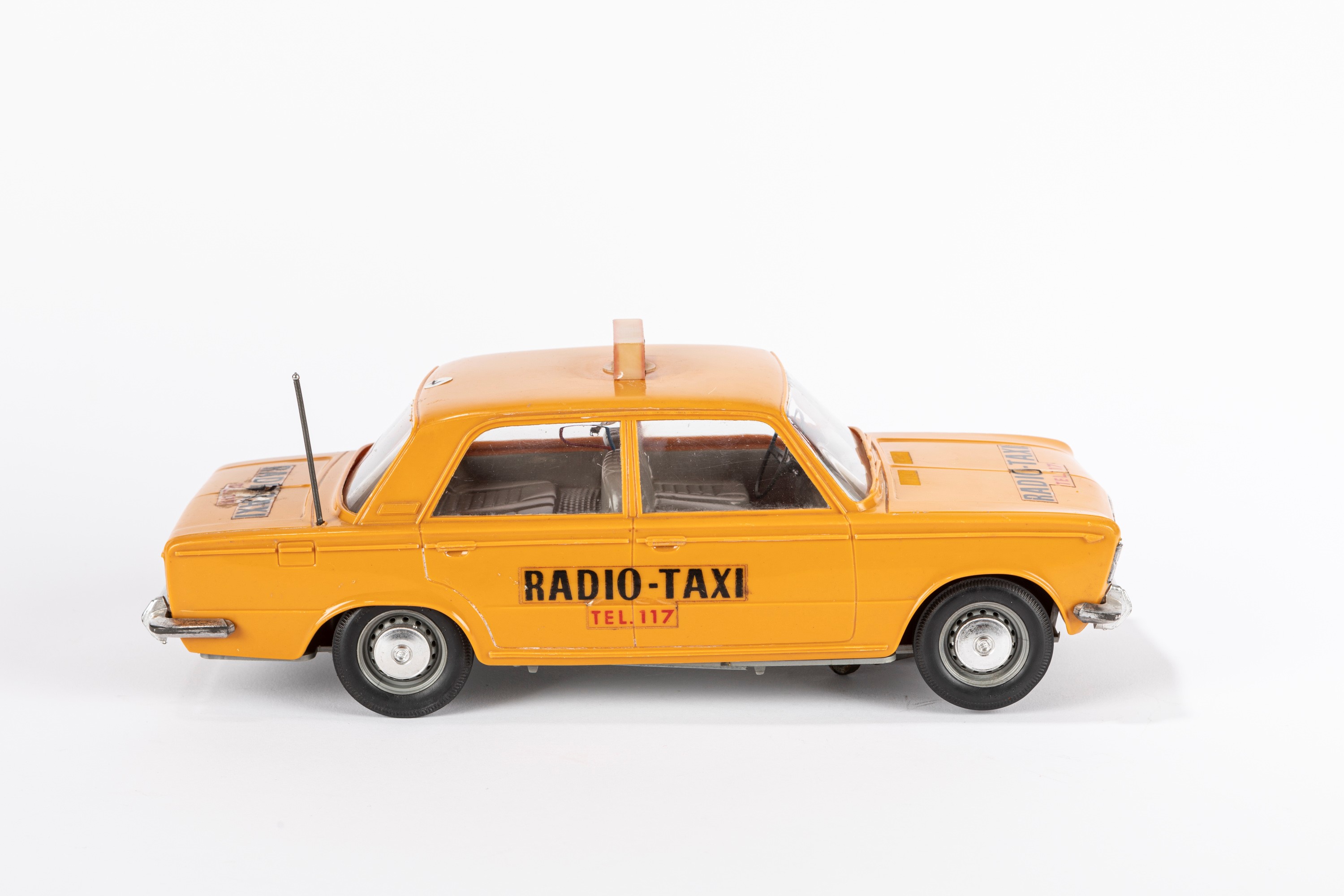 Auto modello Fiat 125 Radio Taxi