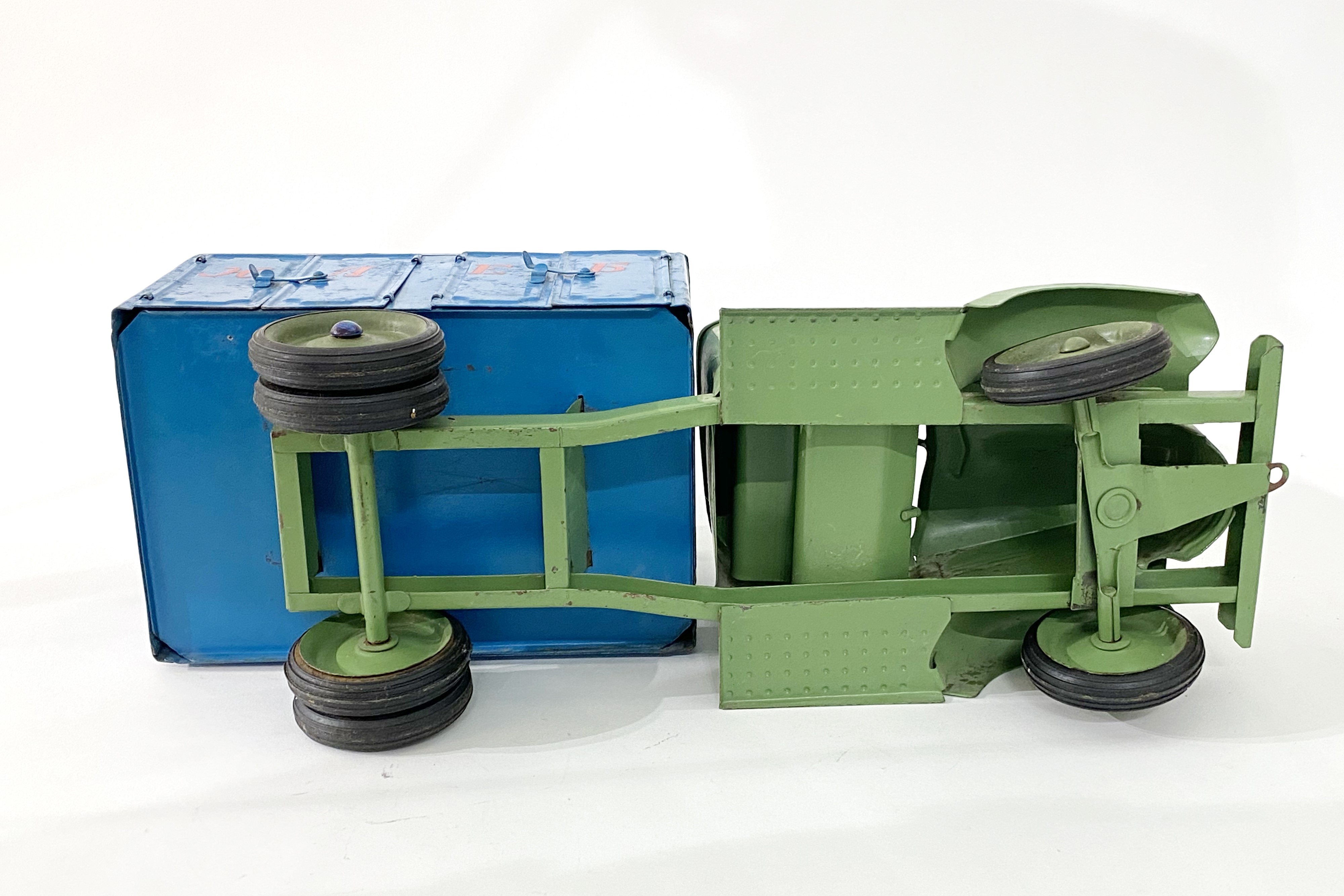 Camion chiuso di grandi dimensioni